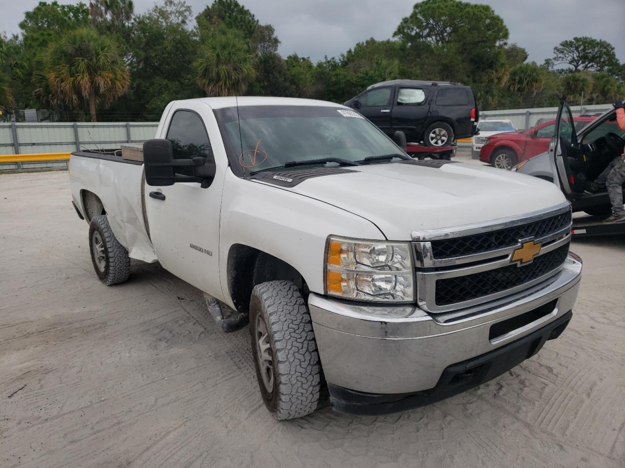 CHEVROLET SILVERADO 2013 with VIN 1GC0CVCG3DF191106 - Photo from auction