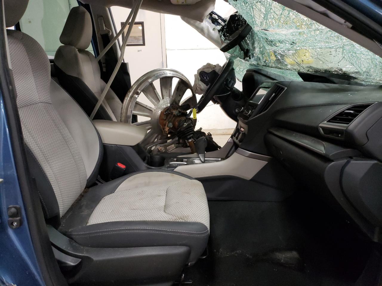 Photo 5 from auction – 2019 SUBARU FORESTER with VIN JF2SKAEC2KH407268
