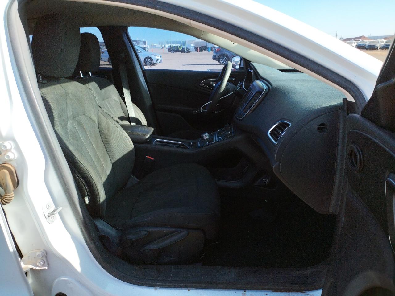 Photo 5 from auction – 2015 CHRYSLER 200 LIMITE with VIN 1C3CCCAB2FN635601