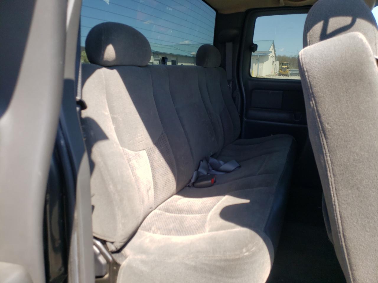 Photo 6 from auction – 2003 CHEVROLET SILVERADO with VIN 1GCEK19T33Z233289