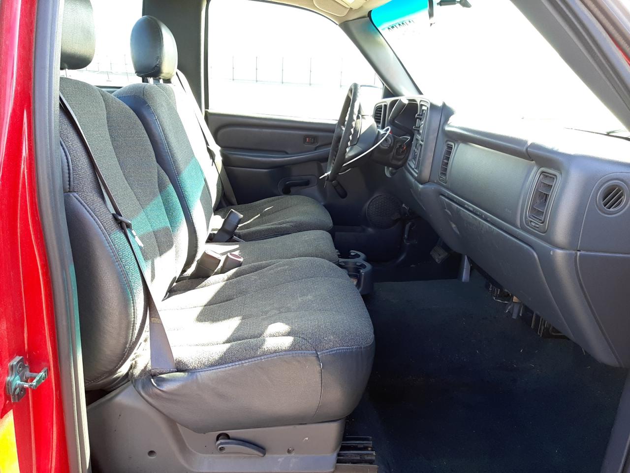 Photo 5 from auction – 2001 CHEVROLET SILVERADO with VIN 1GCEC14WX1Z126364
