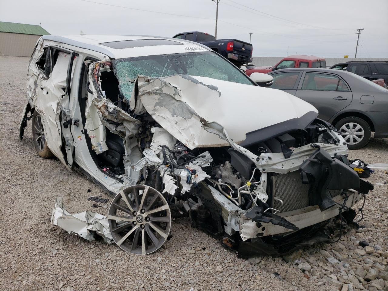 TOYOTA HIGHLANDER 2018 with VIN 5TDKZRFH6JS269487 - Photo from auction