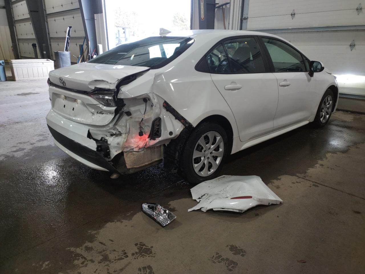 Photo 4 from auction – 2020 TOYOTA COROLLA LE with VIN 5YFEPRAE0LP023854