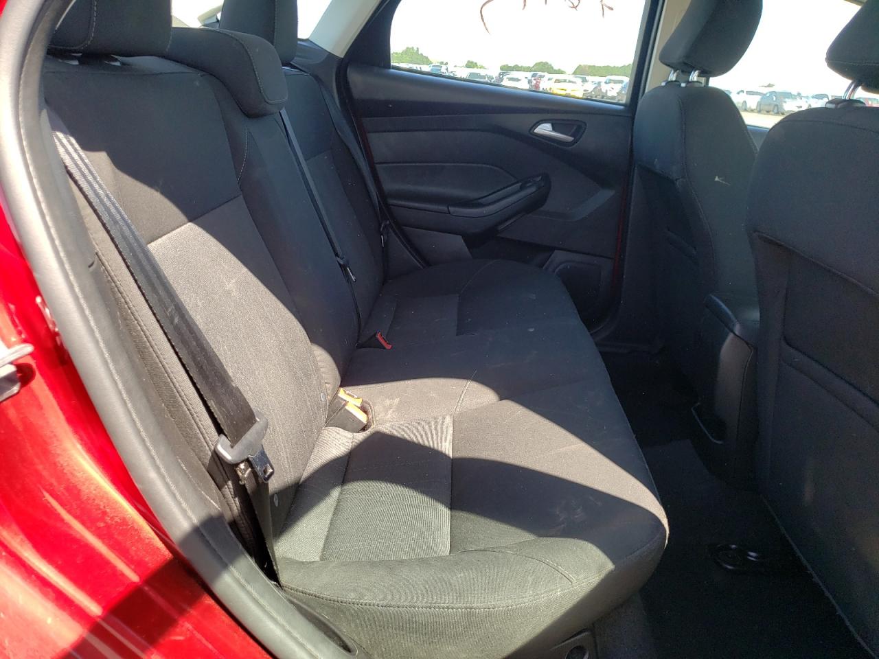 Photo 6 from auction – 2015 FORD FOCUS SE with VIN 1FADP3F23FL371755