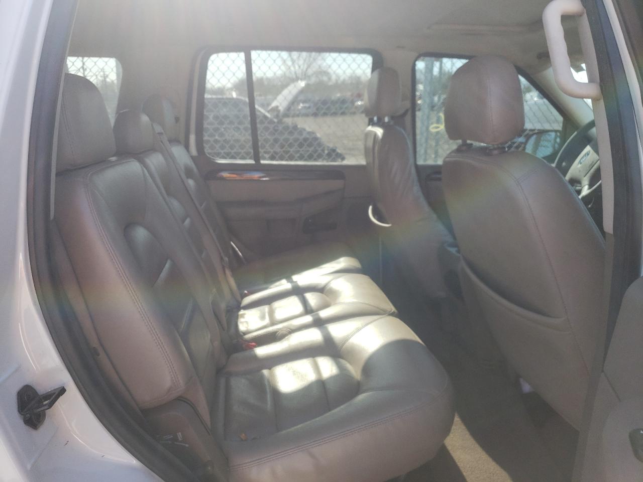 Фото 18 с аукциона – 2004 FORD EXPLORER L с VIN 1FMDU75W24ZB05910