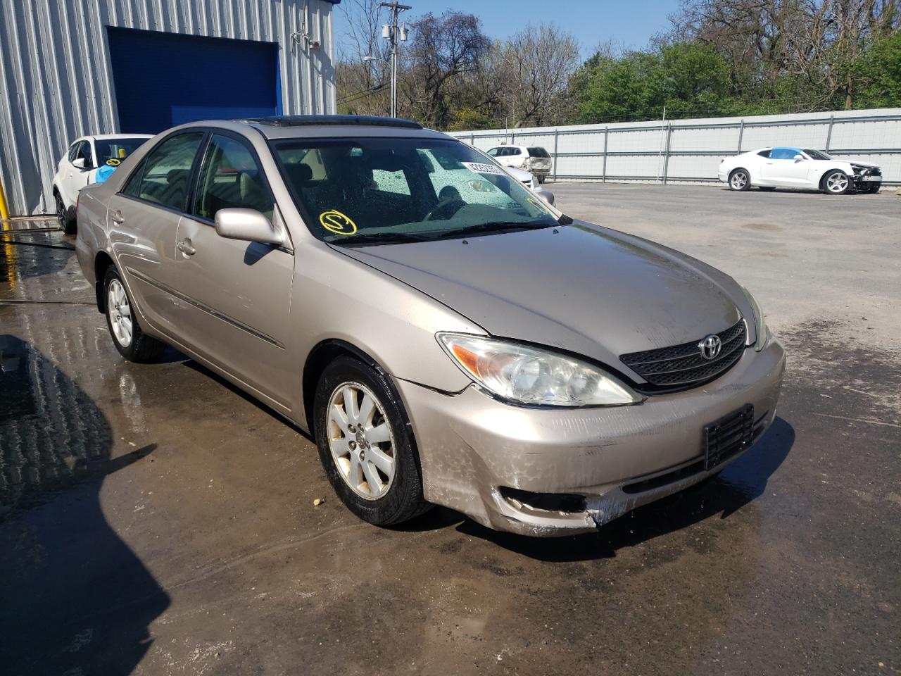 TOYOTA CAMRY LE 2003 with VIN 4T1BF30K43U553995 - Photo from auction