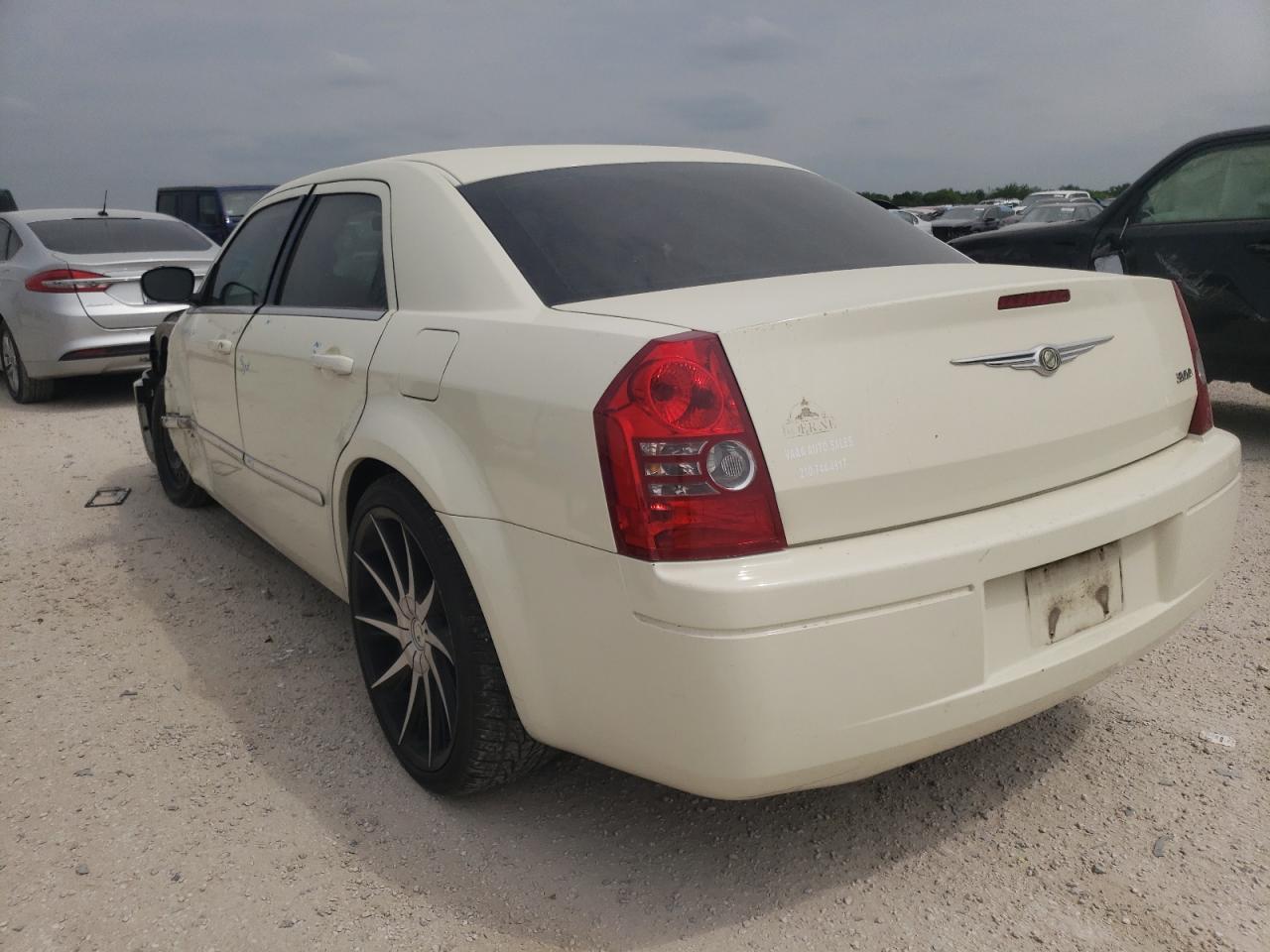 Photo 3 from auction – 2009 CHRYSLER 300 LX with VIN 2C3KA43D89H529317