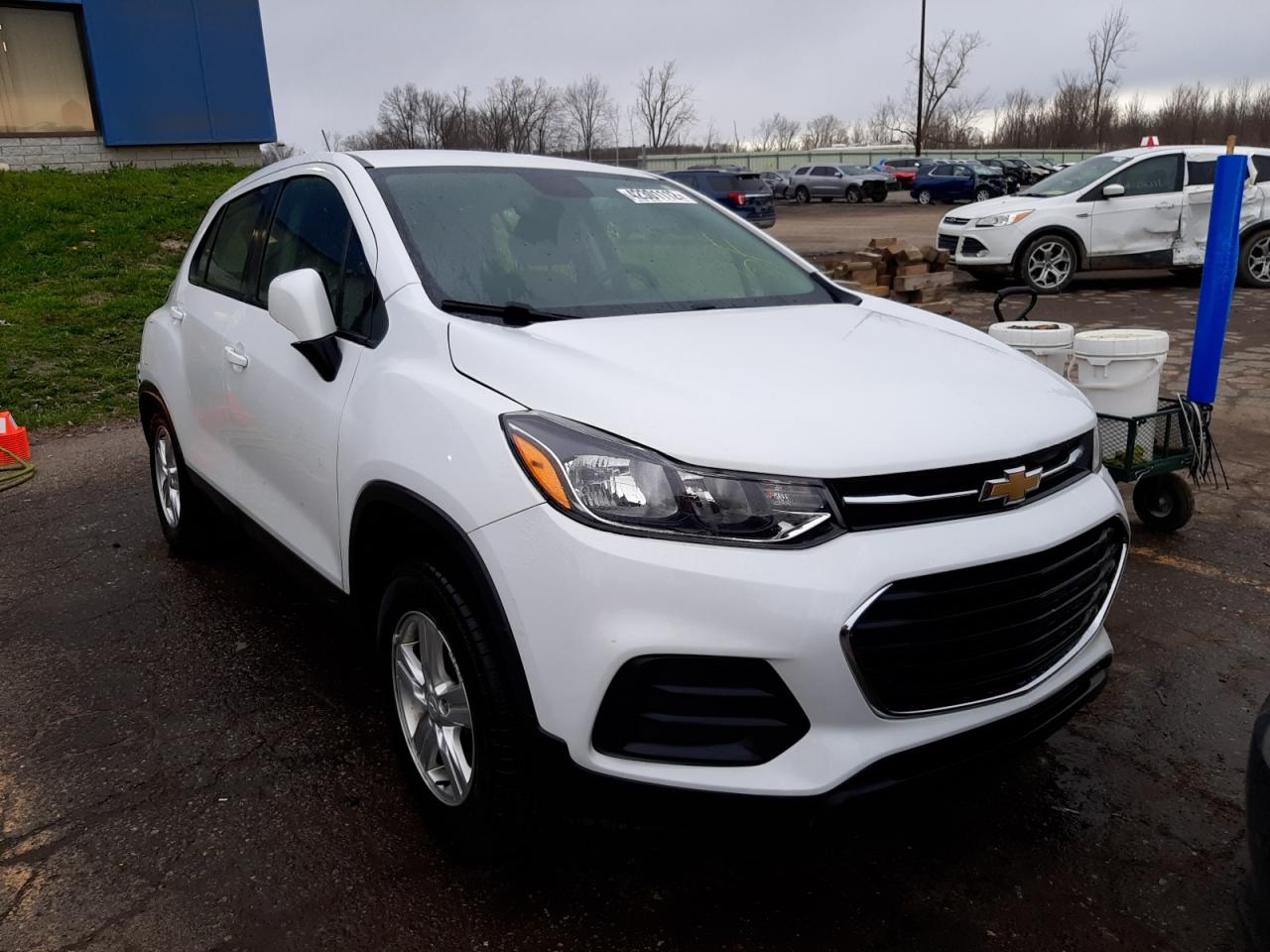 CHEVROLET TRAX LS 2018 with VIN KL7CJNSB2JB583292 - Photo from auction
