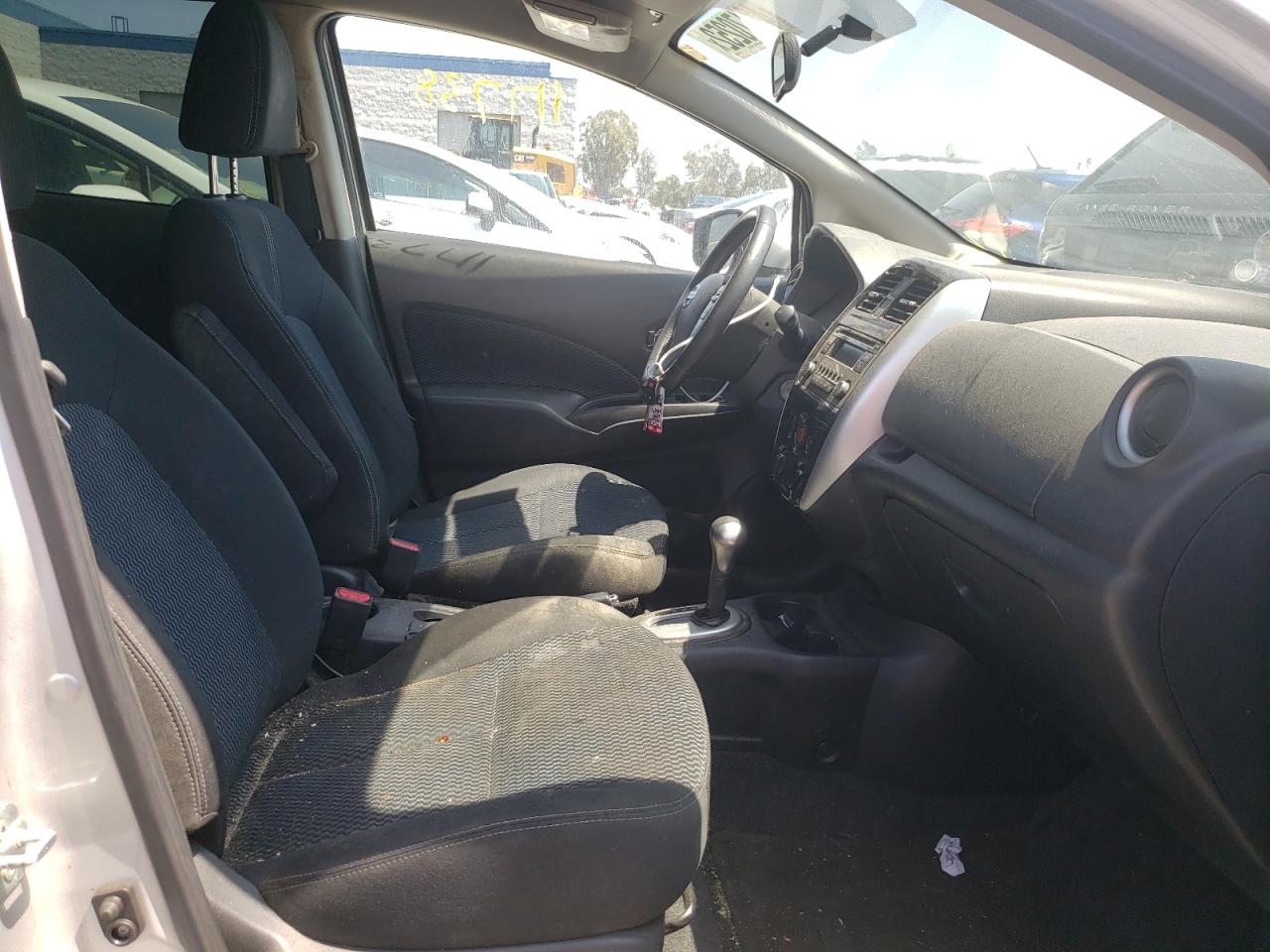 Photo 5 from auction – 2015 NISSAN VERSA NOTE with VIN 3N1CE2CP2FL388110