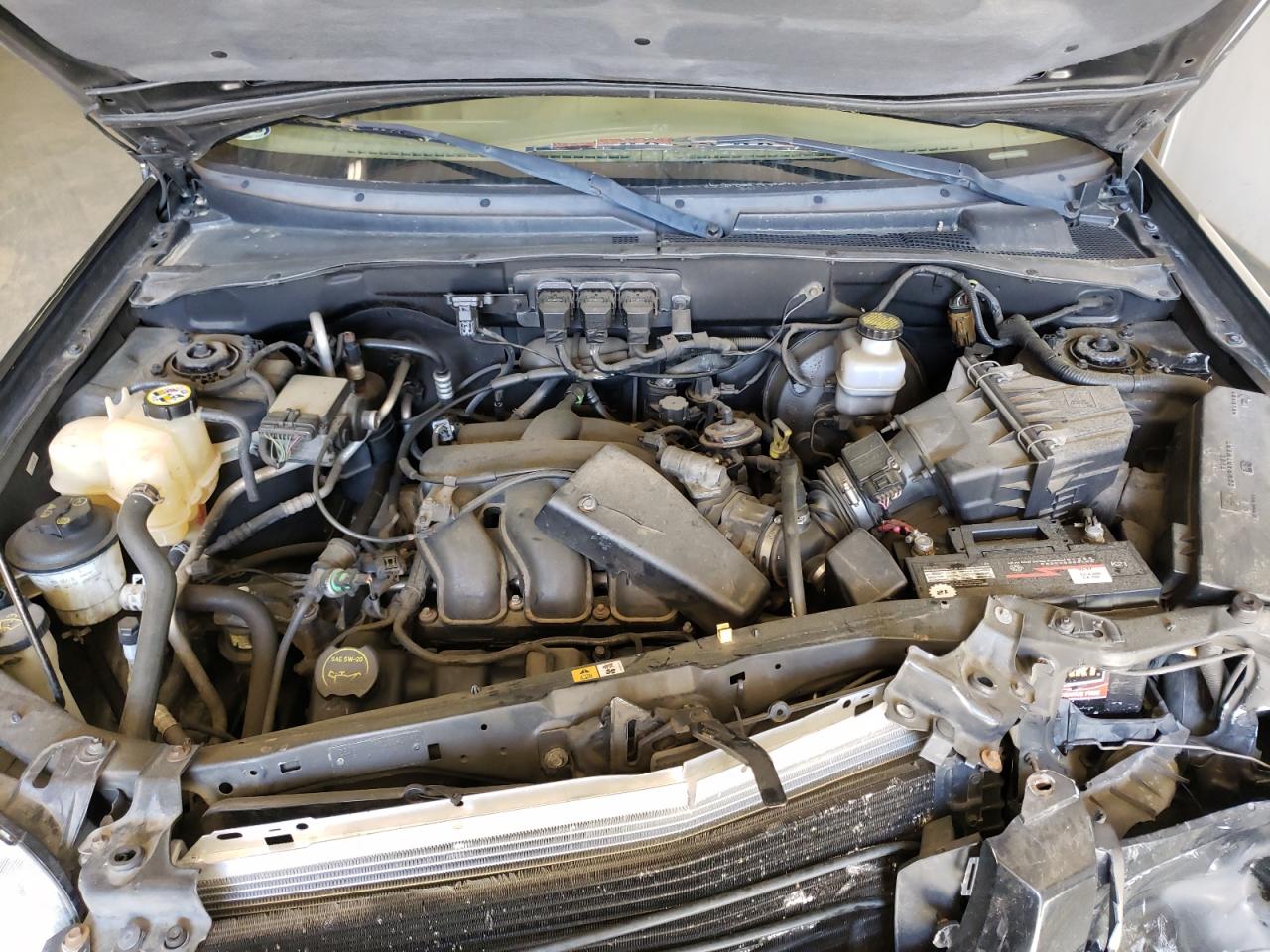 Photo 7 from auction – 2005 FORD ESCAPE LIM with VIN 1FMYU94115KA17329