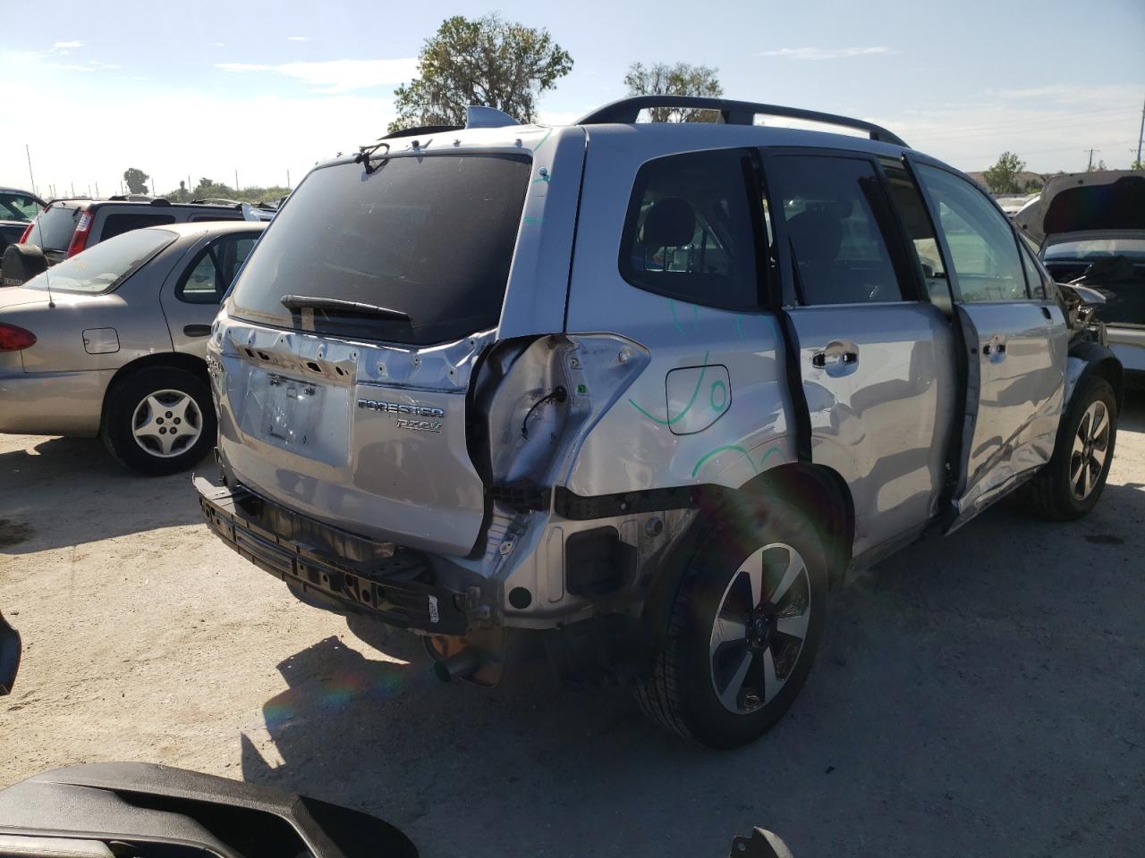 Photo 4 from auction – 2017 SUBARU FORESTER 2 with VIN JF2SJAEC0HH462572