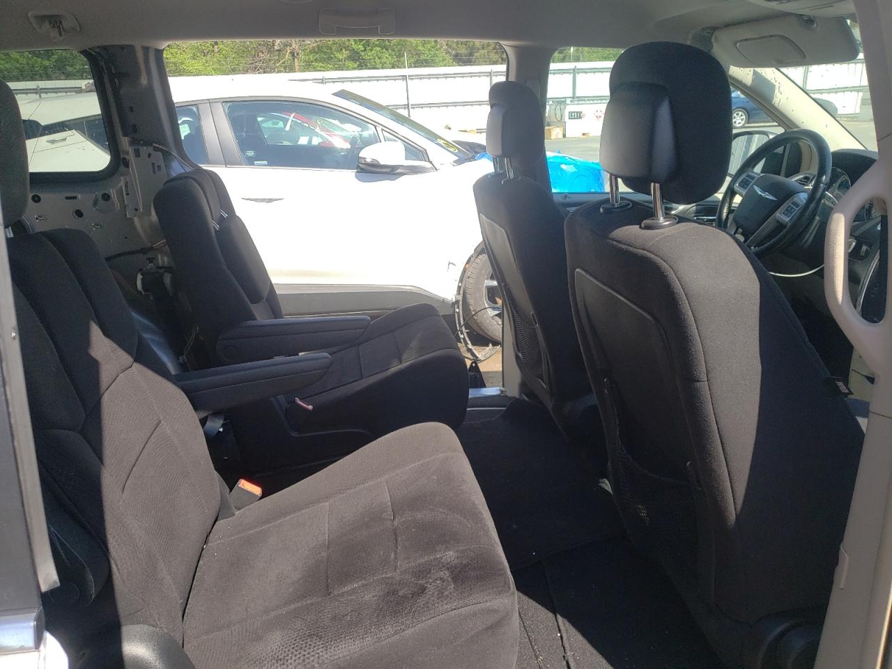 Photo 6 from auction – 2011 CHRYSLER TOWN & COU with VIN 2A4RR5DG6BR713750