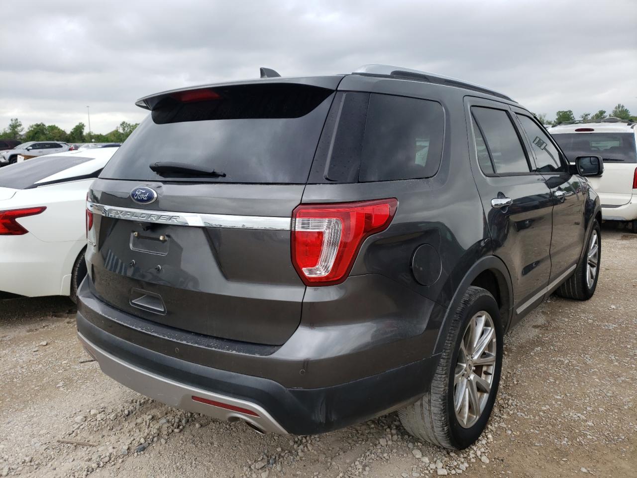 Photo 4 from auction – 2017 FORD EXPLORER L with VIN 1FM5K7F84HGC07043