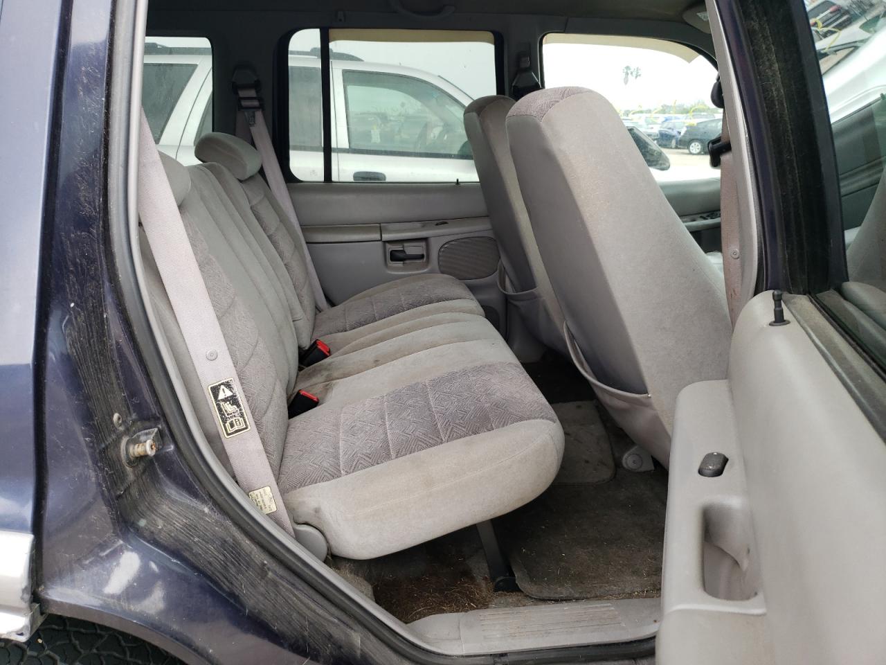 Photo 6 from auction – 2000 FORD EXPLORER X with VIN 1FMZU73E2YZB37231