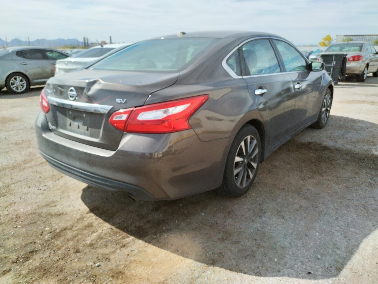 Photo 4 from auction – 2017 NISSAN ALTIMA 2.5 with VIN 1N4AL3AP2HC175231