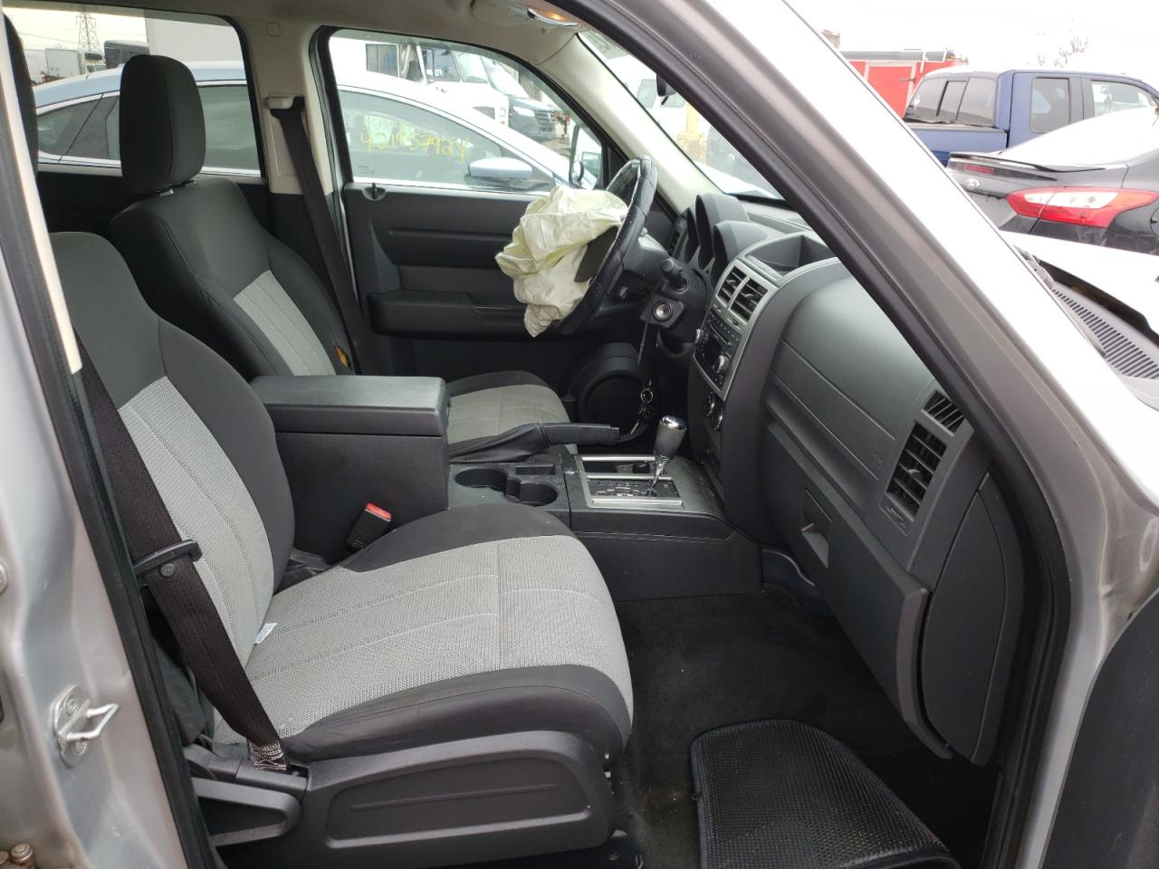 Photo 5 from auction – 2008 DODGE NITRO SXT with VIN 1D8GU28K98W270925