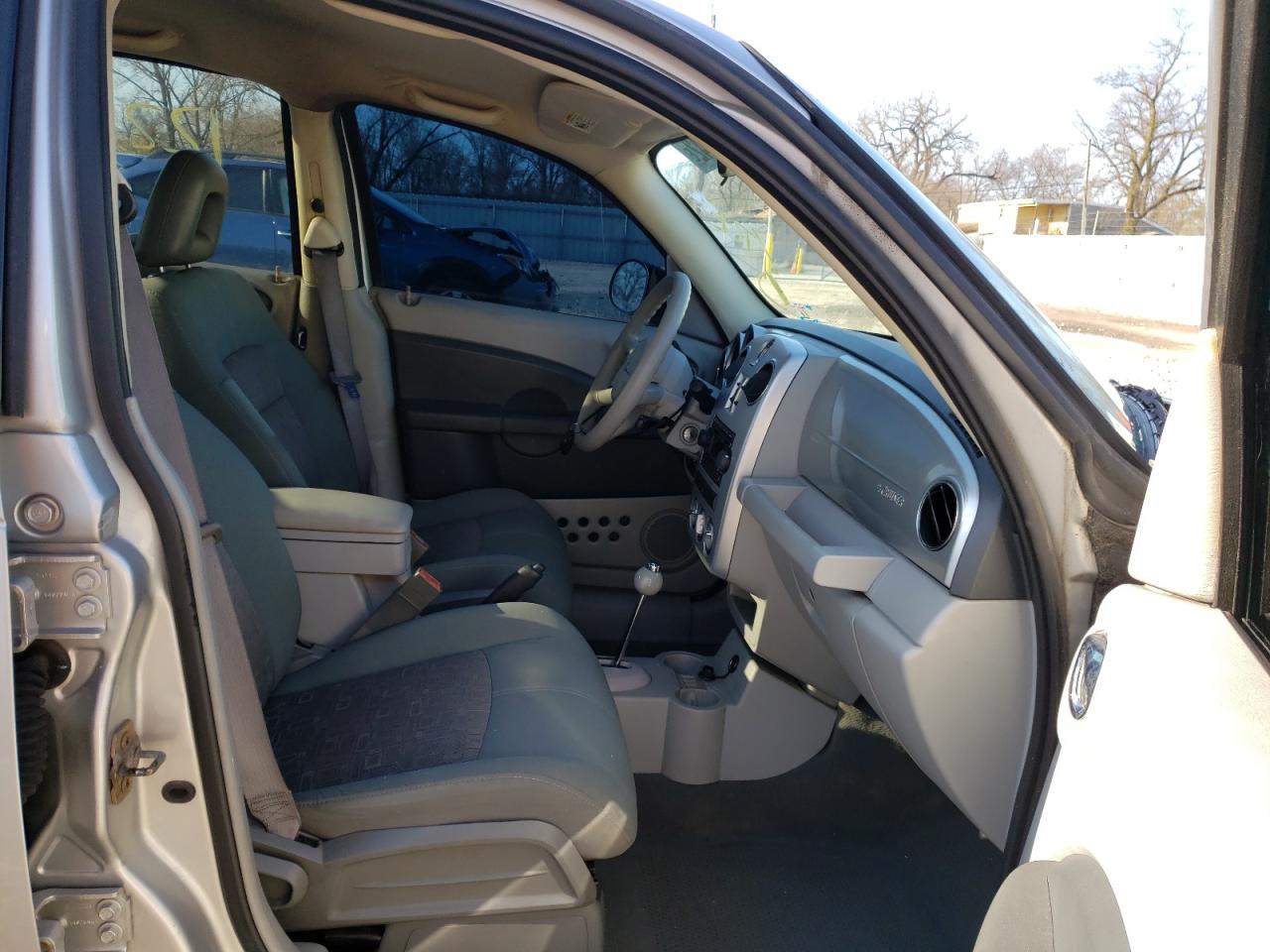 Photo 5 from auction – 2006 CHRYSLER PT CRUISER with VIN 3A4FY58B96T205294