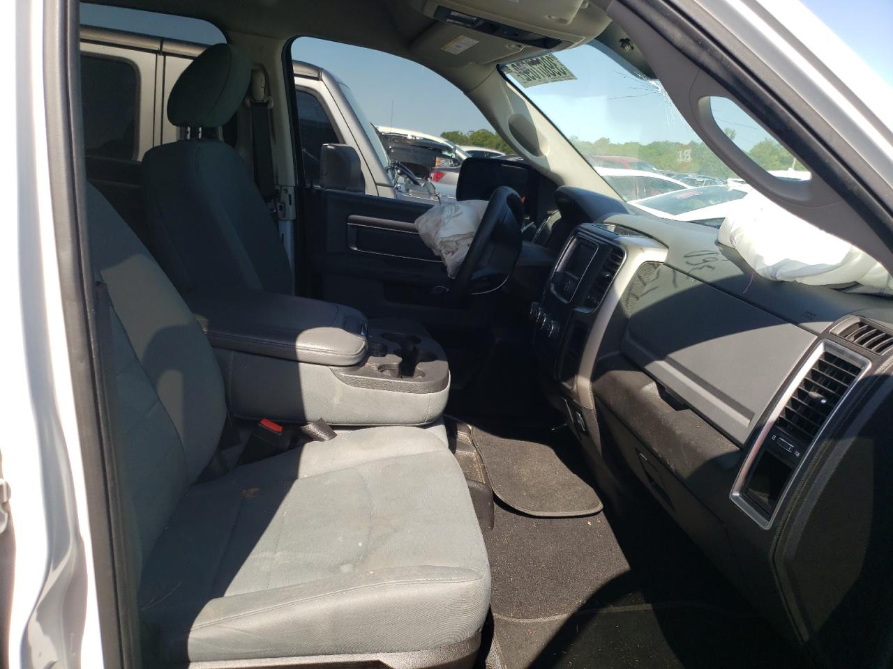 Photo 5 from auction – 2019 RAM 1500 CLASS with VIN 1C6RR6TT2KS602418