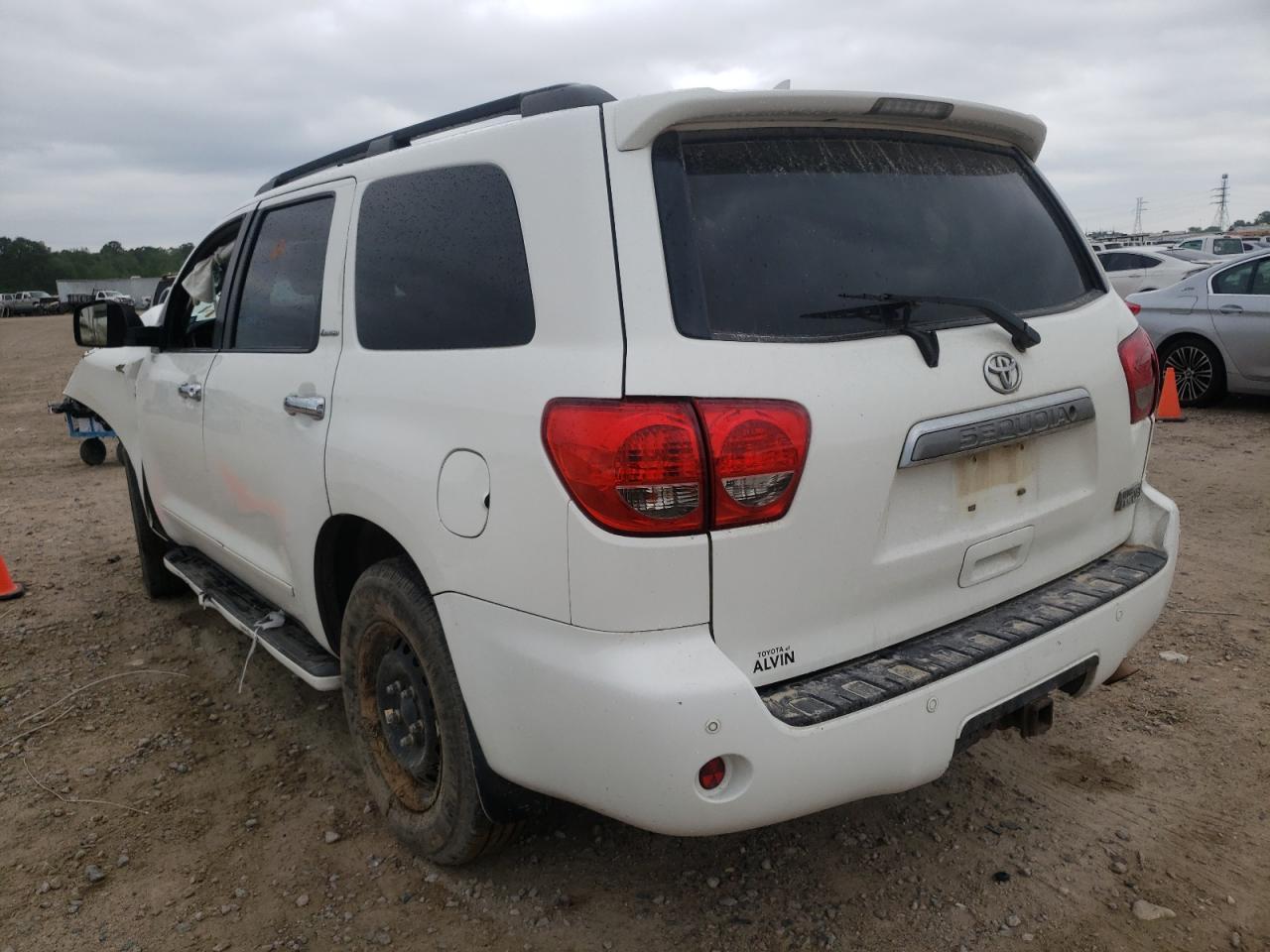 Photo 3 from auction – 2013 TOYOTA SEQOUIA with VIN 5TDKY5G18DS049771
