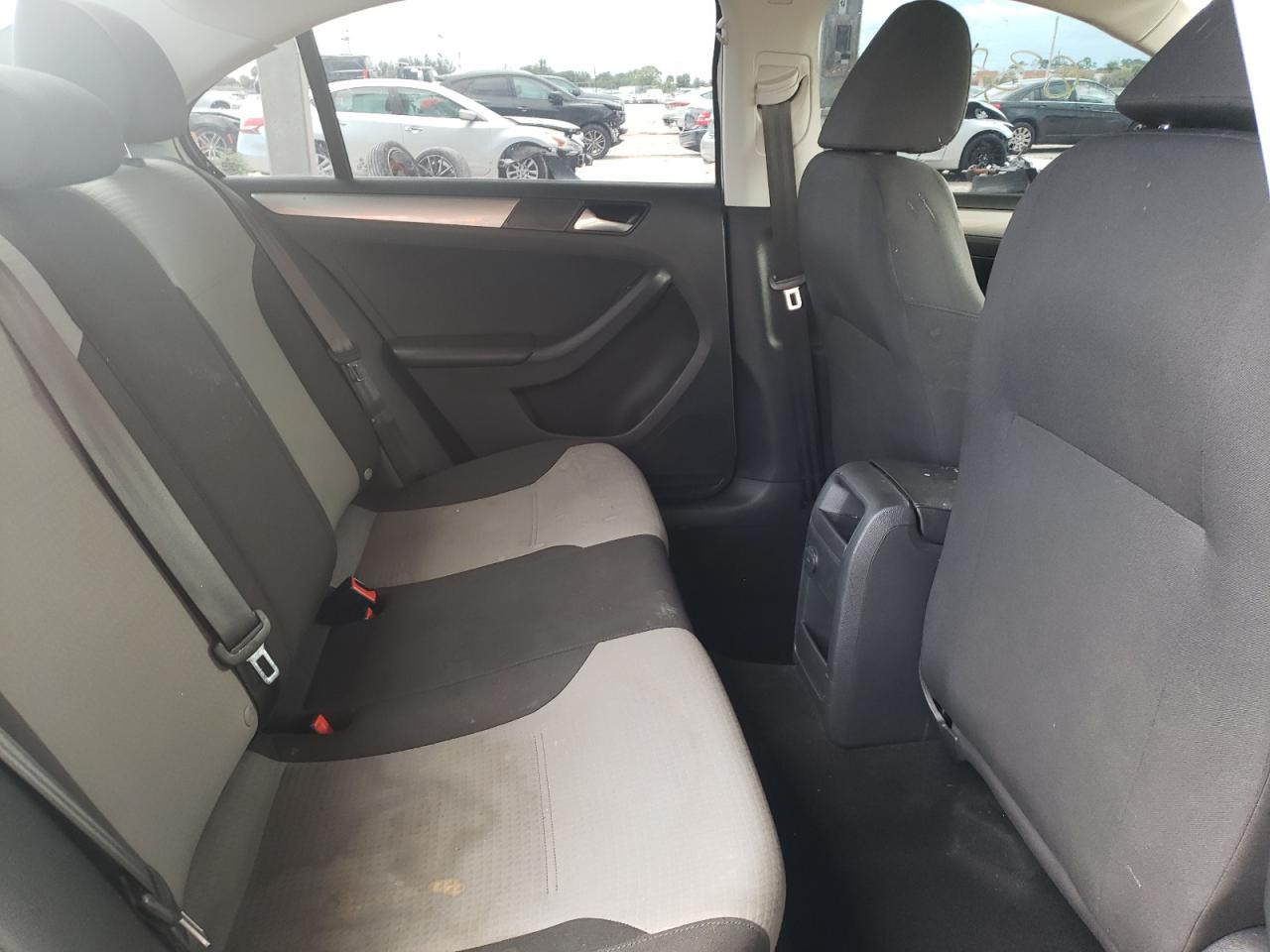 Photo 6 from auction – 2017 VOLKSWAGEN JETTA S with VIN 3VW2B7AJXHM250595