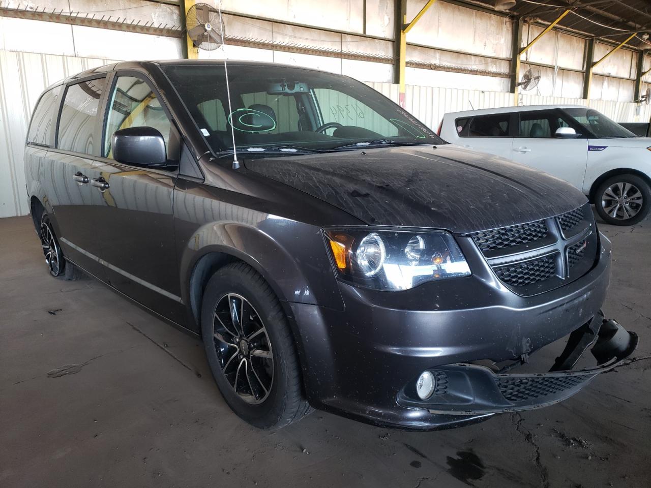 DODGE GRAND CARA 2018 with VIN 2C4RDGEG6JR150289 - Photo from auction