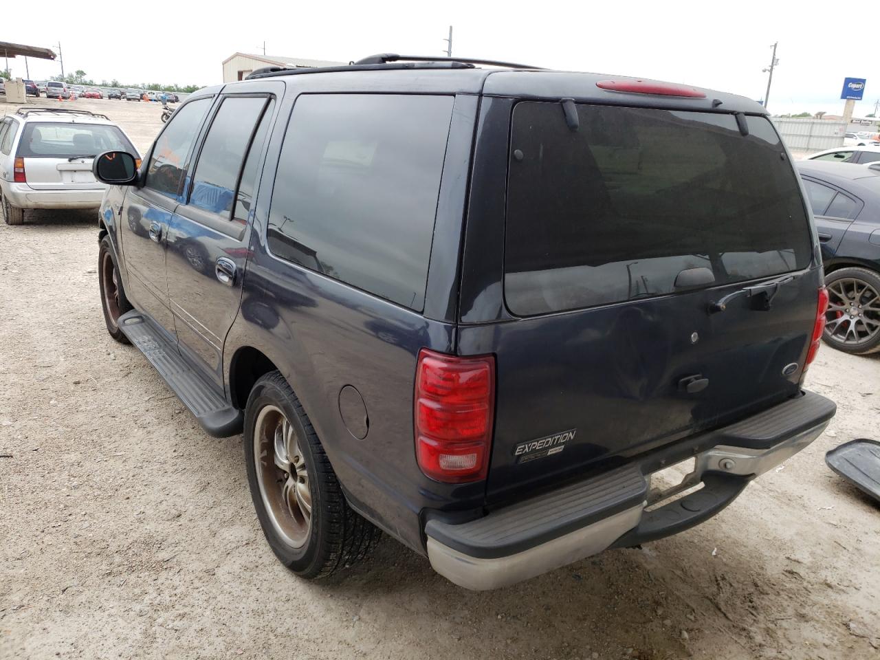 Photo 3 from auction – 2000 FORD EXPEDITION with VIN 1FMRU1560YLC17973