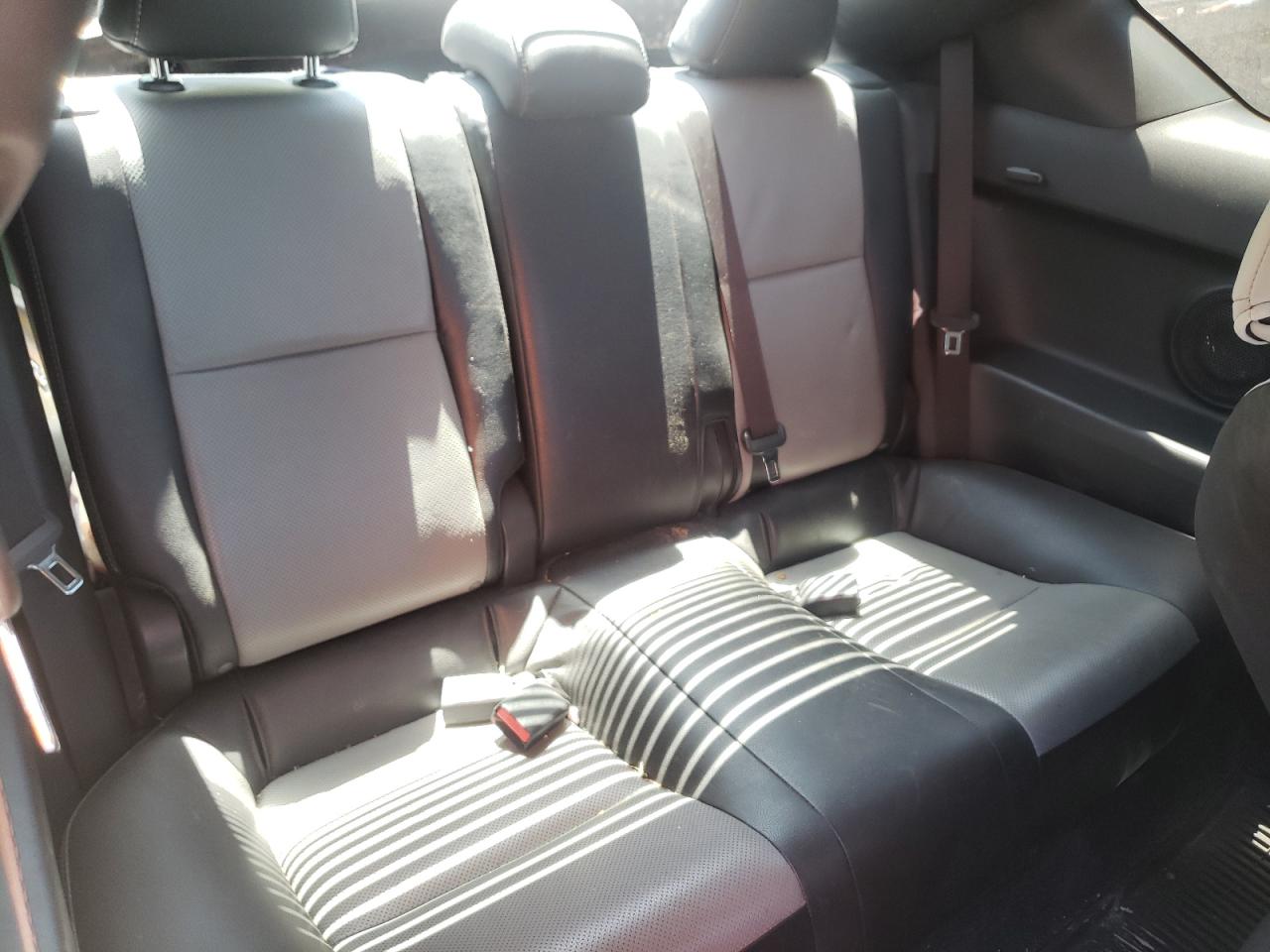 Photo 6 from auction – 2014 TOYOTA SCION TC with VIN JTKJF5C71E3077368