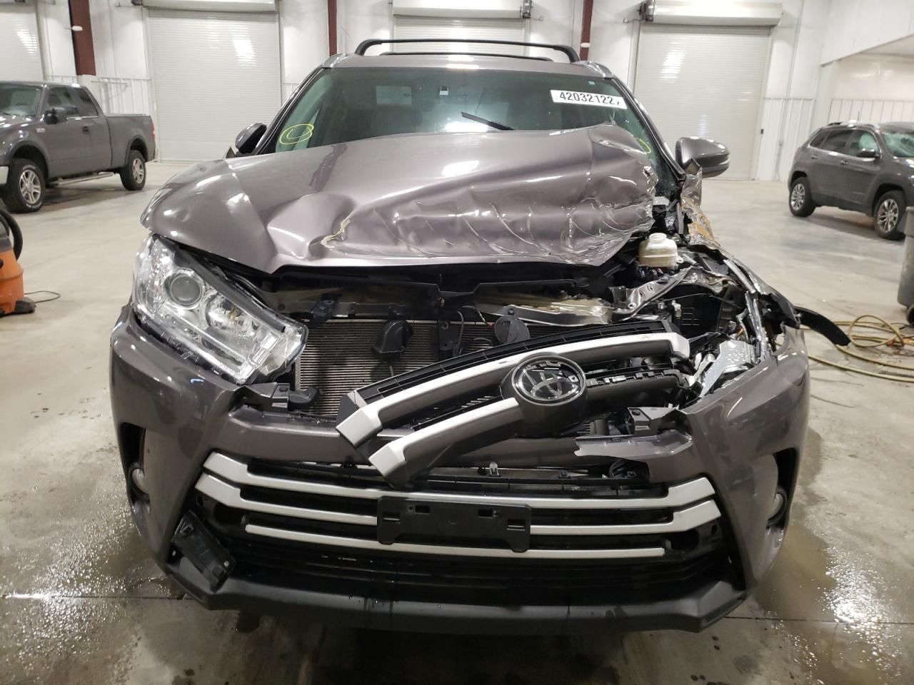 Photo 9 from auction – 2019 TOYOTA HIGHLANDER with VIN 5TDJZRFH0KS573976