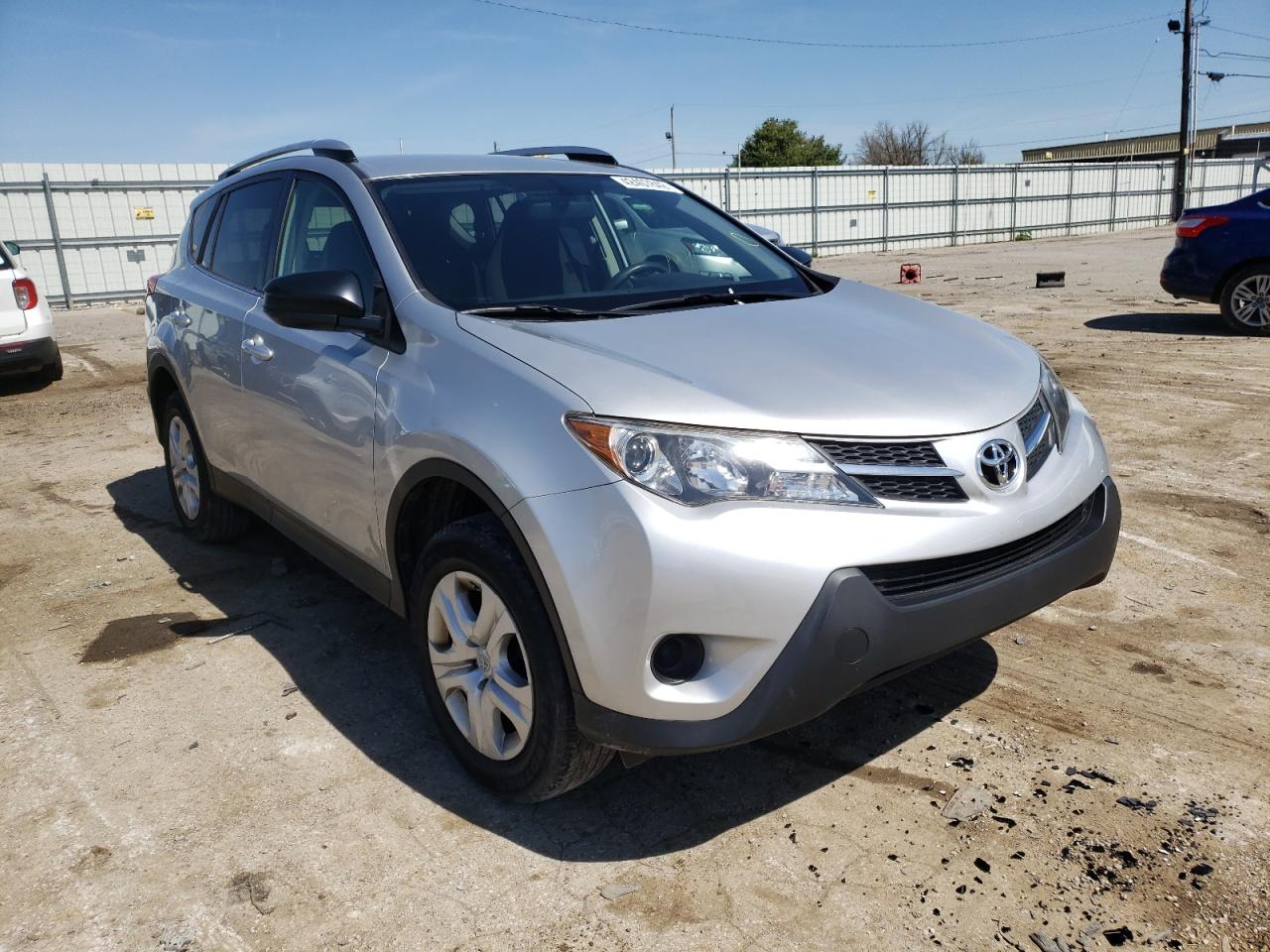 TOYOTA RAV4 LE 2015 with VIN JTMBFREV1FJ035116 - Photo from auction