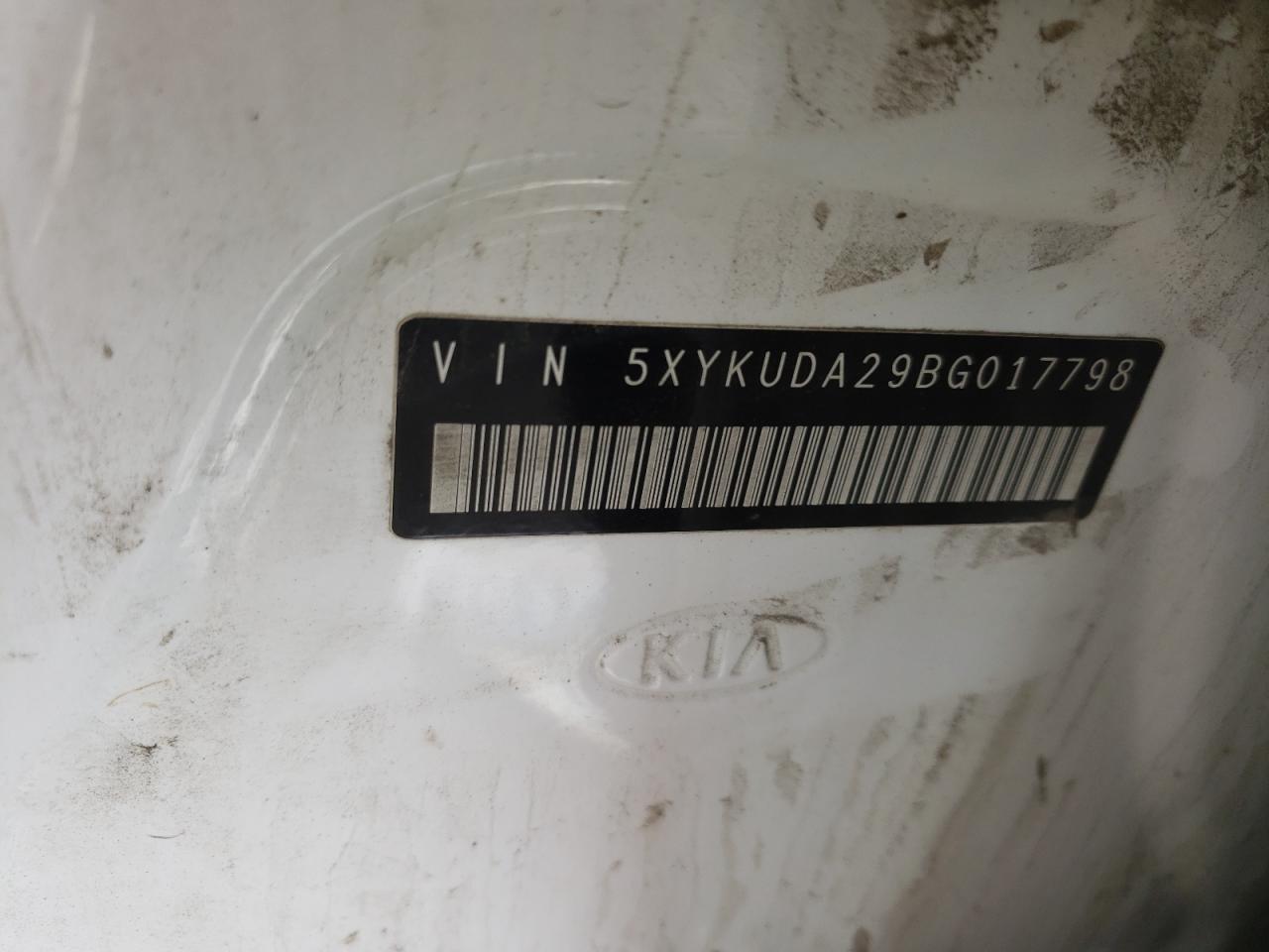 Photo 10 from auction – 2011 KIA SORENTO EX with VIN 5XYKUDA29BG017798