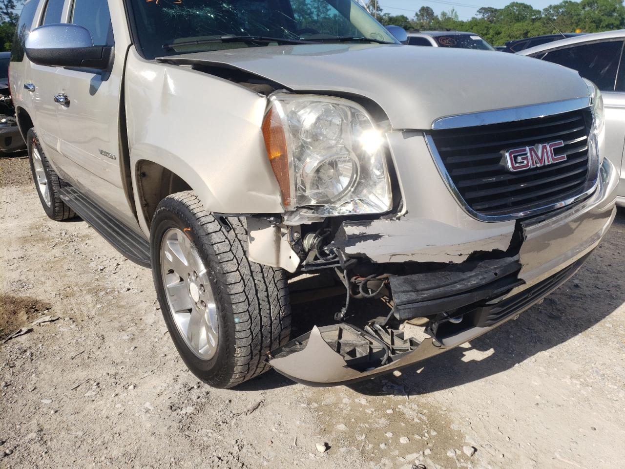 Photo 9 from auction – 2007 GMC YUKON with VIN 1GKFC13057R383284