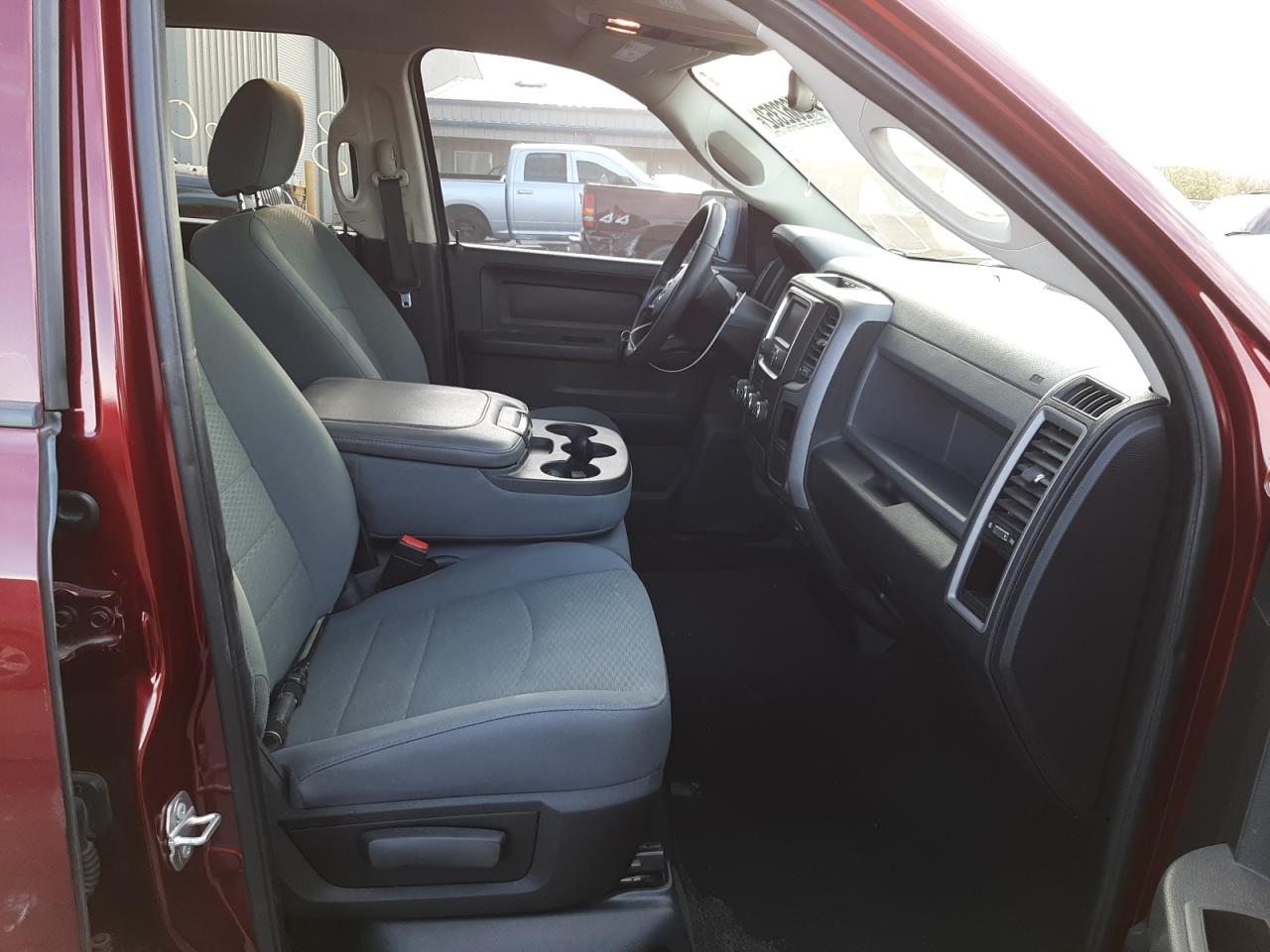 Photo 5 from auction – 2017 RAM 1500 ST with VIN 1C6RR6FT0HS551201