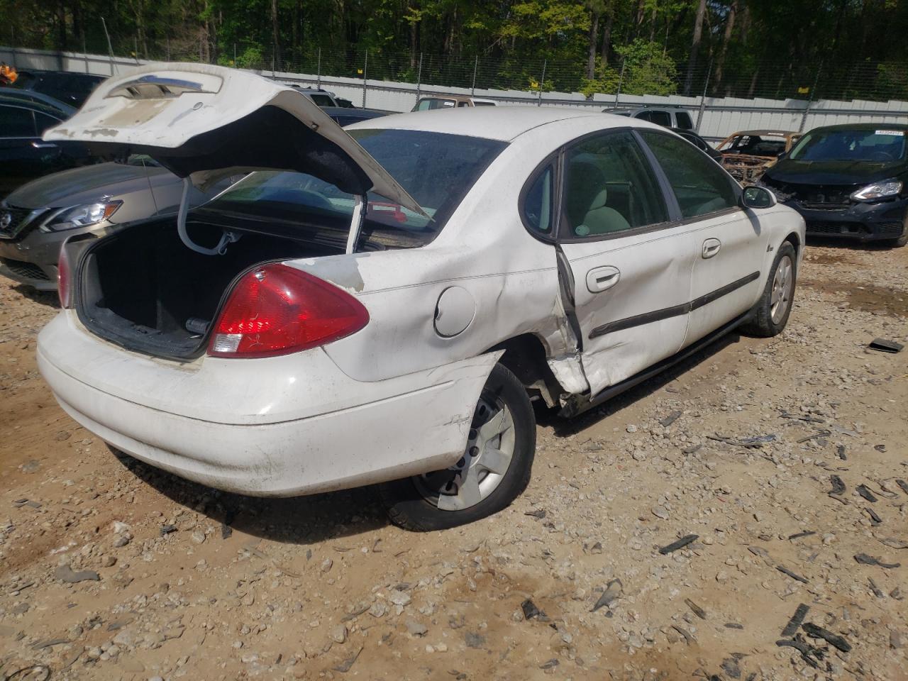 Photo 4 from auction – 2000 FORD TAURUS SE with VIN 1FAFP532XYA172970