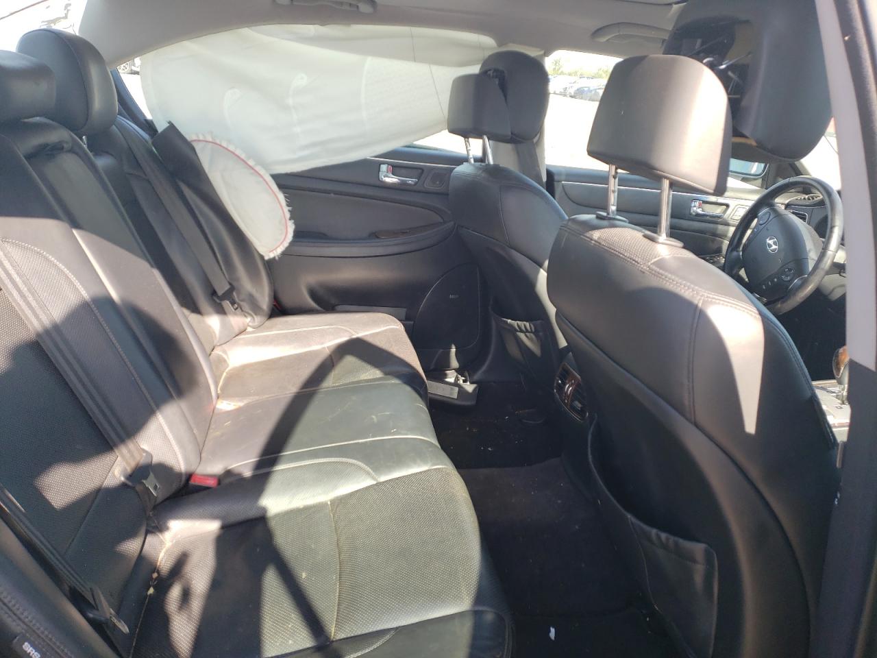 Photo 6 from auction – 2011 HYUNDAI GENESIS 3. with VIN KMHGC4DE3BU115430