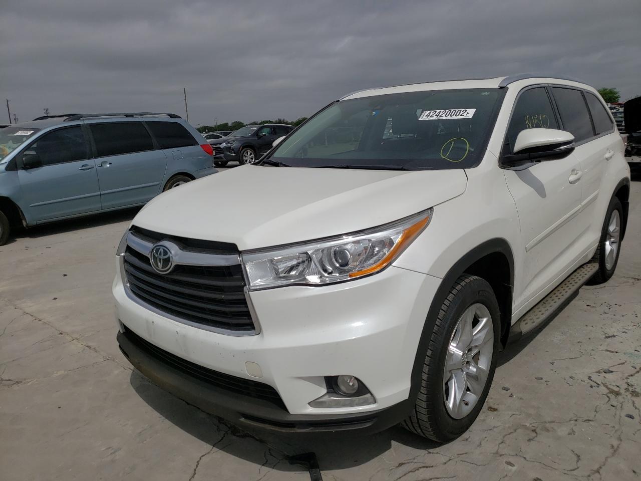 Photo 2 from auction – 2016 TOYOTA HIGHLANDER with VIN 5TDDKRFH4GS225011