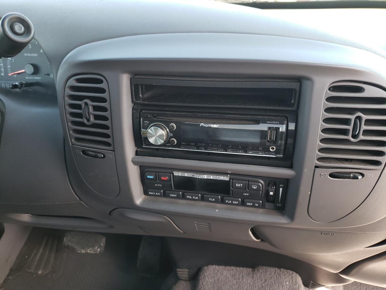 Photo 9 from auction – 2003 FORD F150 SUPER with VIN 1FTRW07L73KB95027