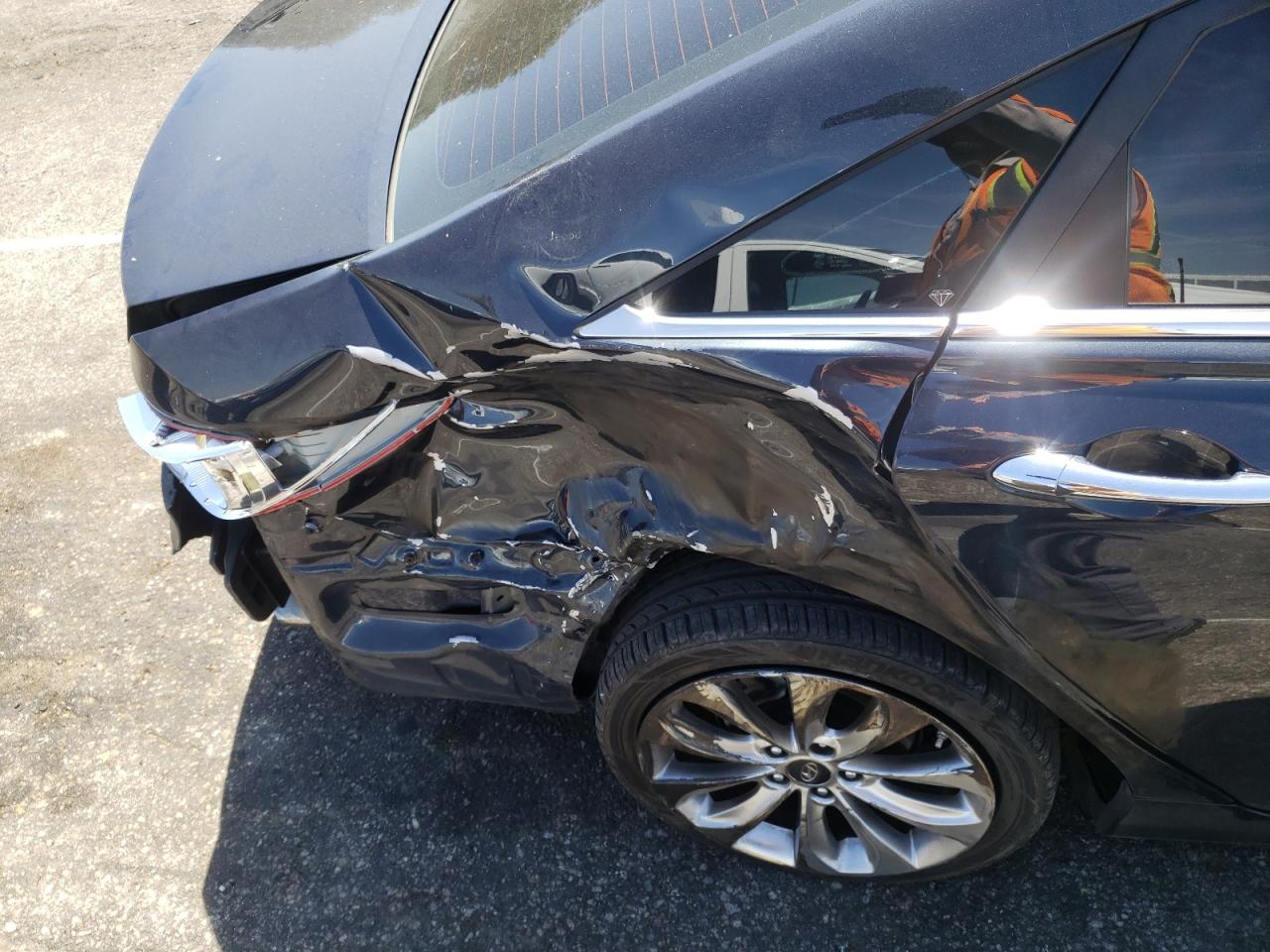 Photo 9 from auction – 2013 HYUNDAI SONATA SE with VIN 5NPEC4AC3DH625143