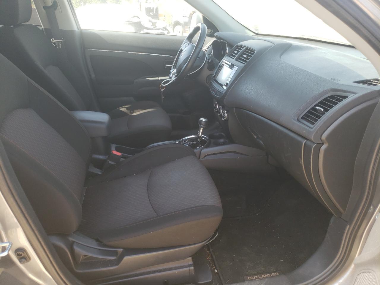 Photo 5 from auction – 2017 MITSUBISHI OUTLANDER with VIN JA4AP3AW6HZ043392