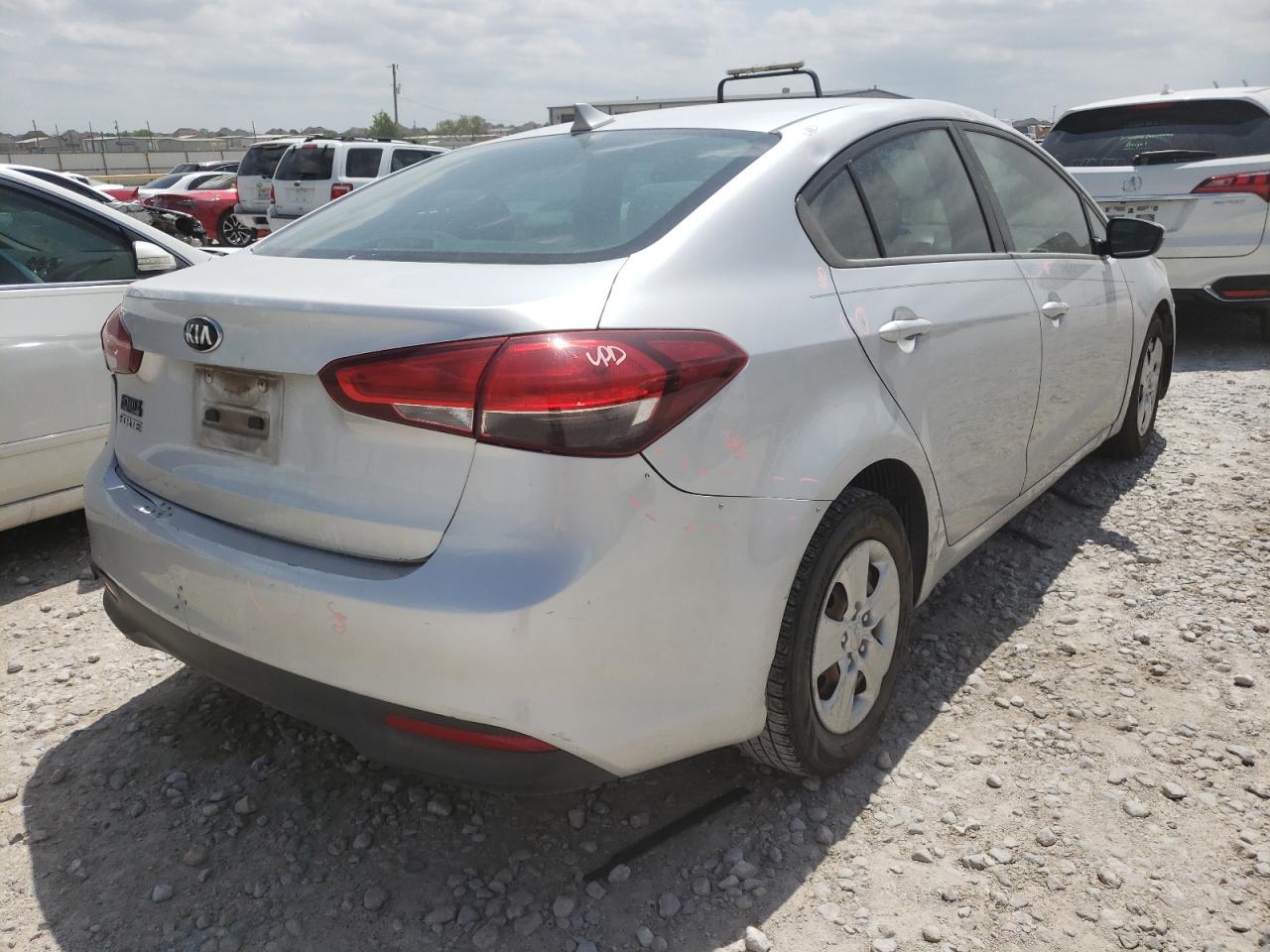 Zdjęcie 4 z aukcji – 2017 KIA FORTE LX z VIN 3KPFK4A78HE068461
