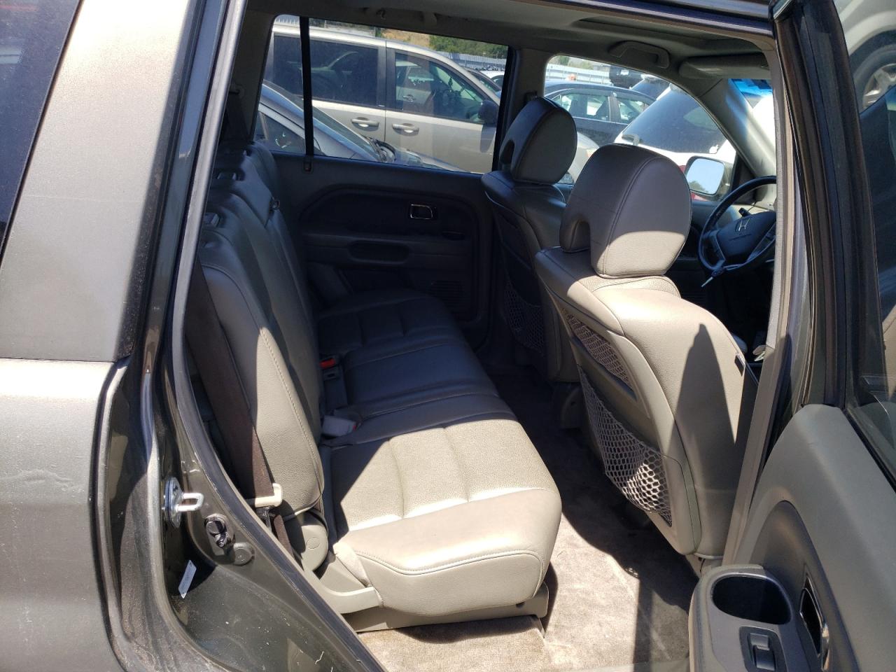 Photo 6 from auction – 2006 HONDA PILOT EX with VIN 5FNYF18506B026373