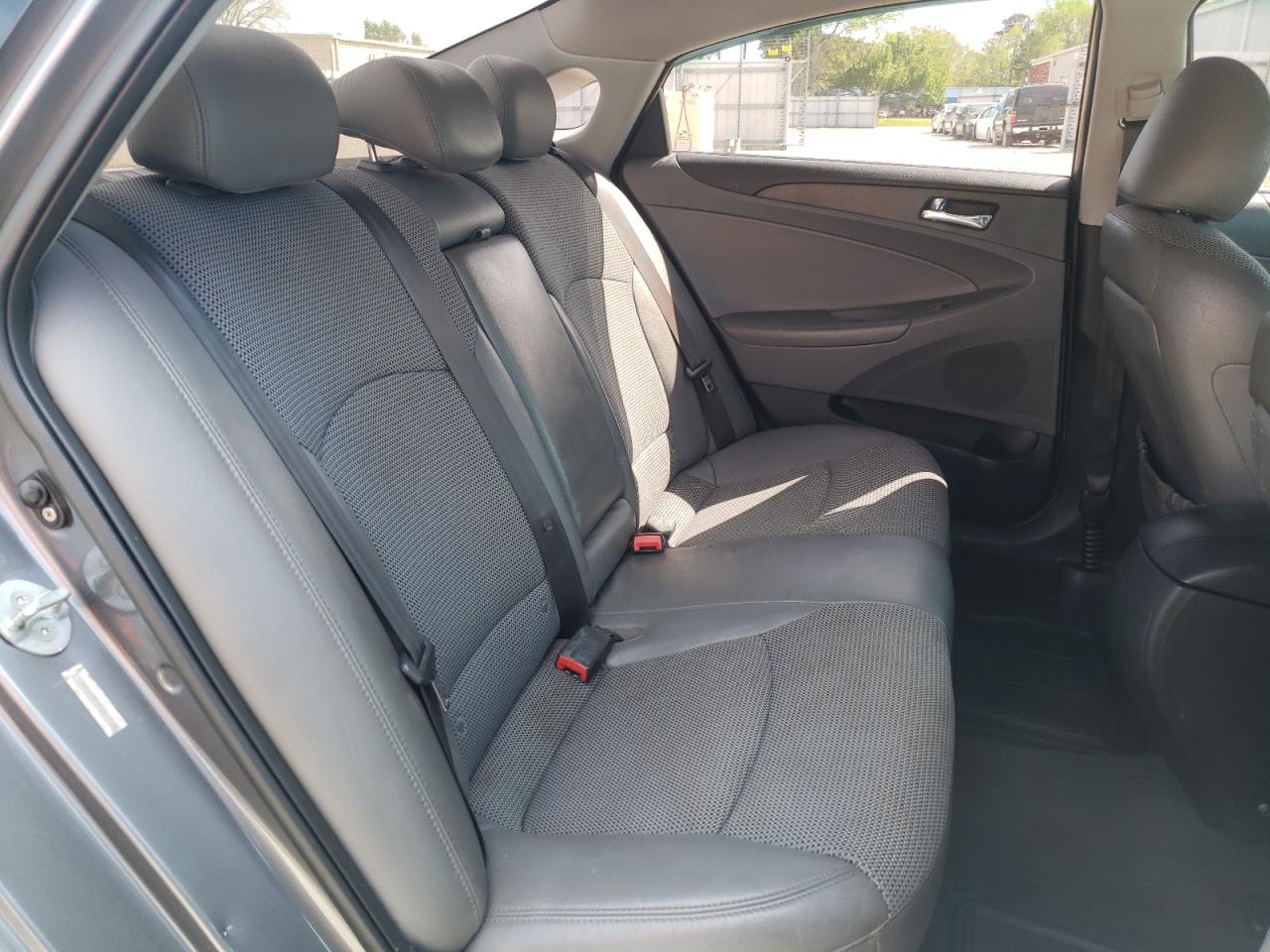 Photo 6 from auction – 2011 HYUNDAI SONATA SE with VIN 5NPEC4AC4BH119950