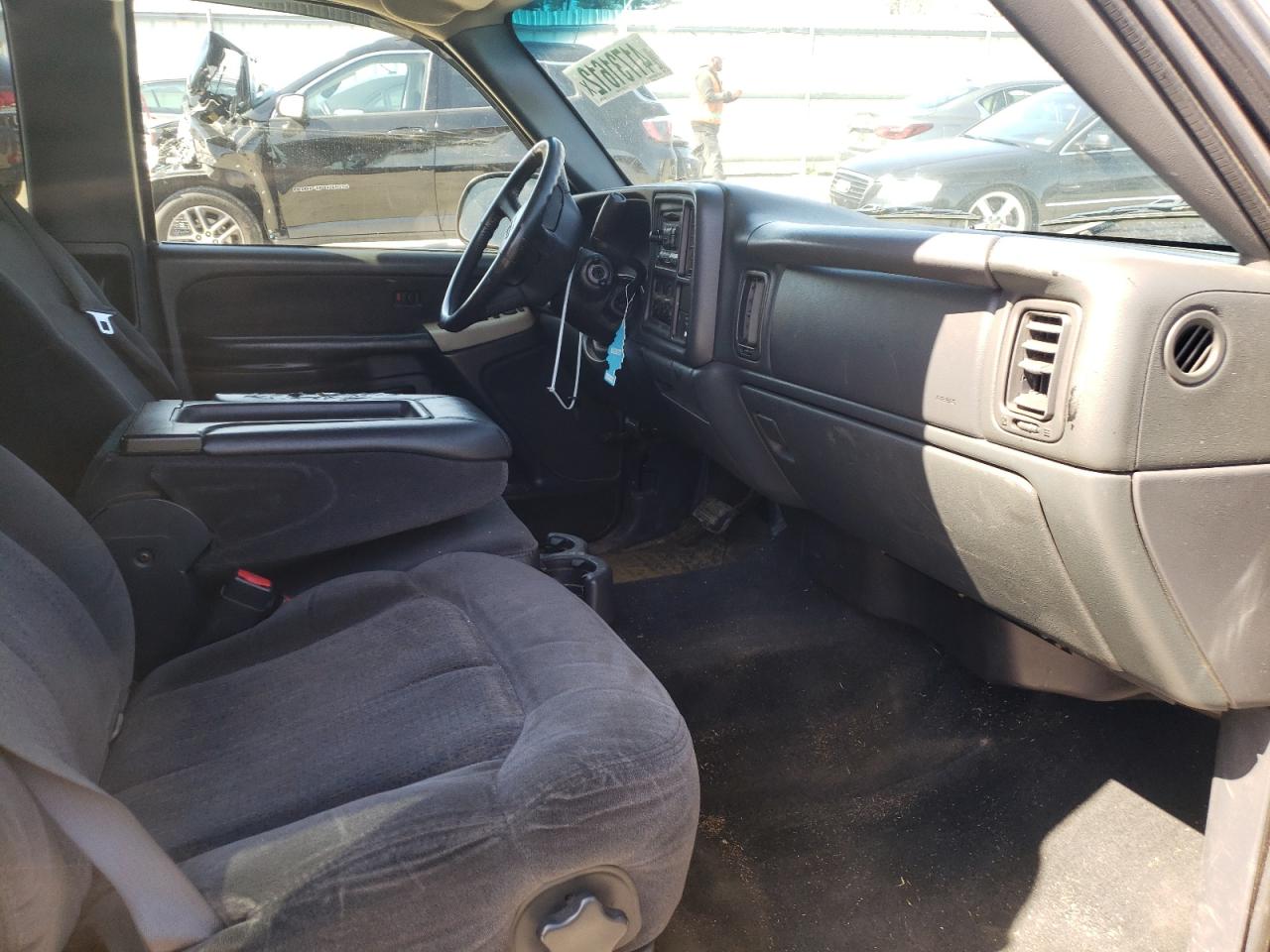 Photo 5 from auction – 2002 CHEVROLET SILVERADO with VIN 2GCEC19V121328391