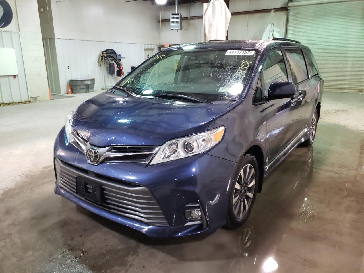 Photo 2 from auction – 2020 TOYOTA SIENNA XLE with VIN 5TDDZ3DC5LS240630