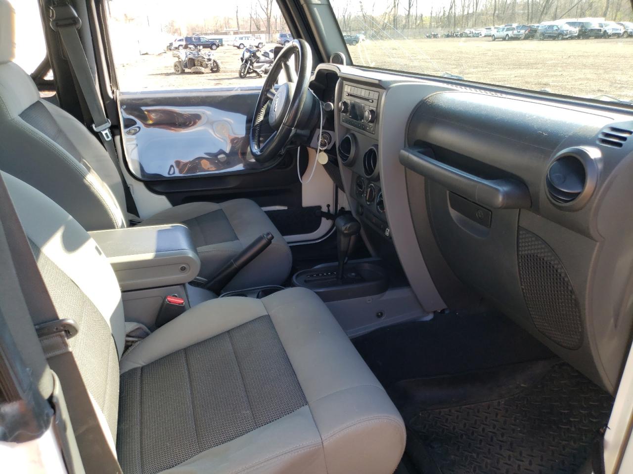 Photo 5 from auction – 2008 JEEP WRANGLER X with VIN 1J4FA24158L601656