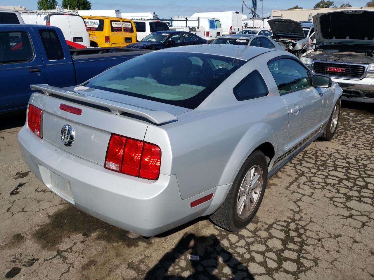 Photo 4 from auction – 2005 FORD MUSTANG with VIN 1ZVFT80N955210843