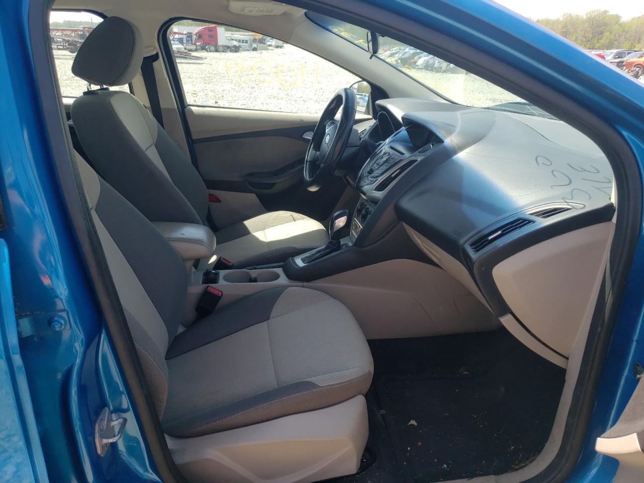 Photo 5 from auction – 2014 FORD FOCUS SE with VIN 1FADP3F28EL126710