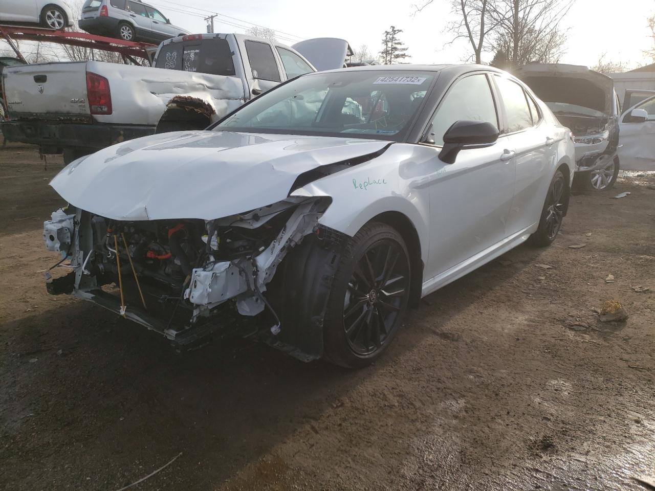 Photo 2 from auction – 2022 TOYOTA CAMRY with VIN 4T1K31AK2NU036614