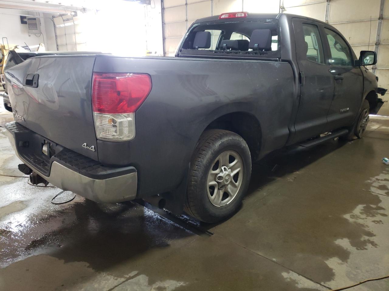 Photo 4 from auction – 2011 TOYOTA TUNDRA DOU with VIN 5TFUM5F16BX027569