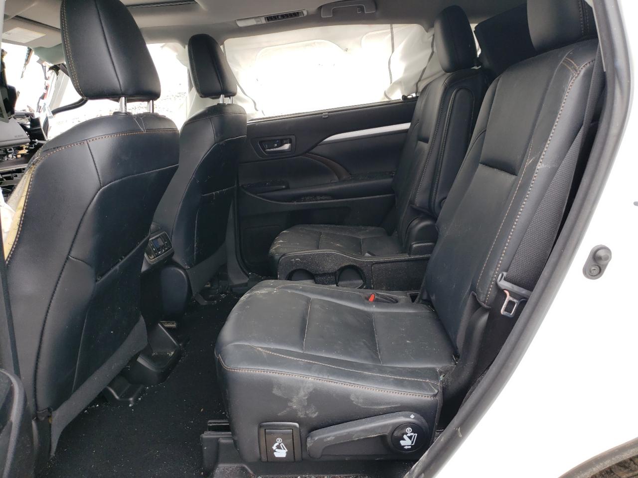 Photo 6 from auction – 2018 TOYOTA HIGHLANDER with VIN 5TDKZRFH6JS269487