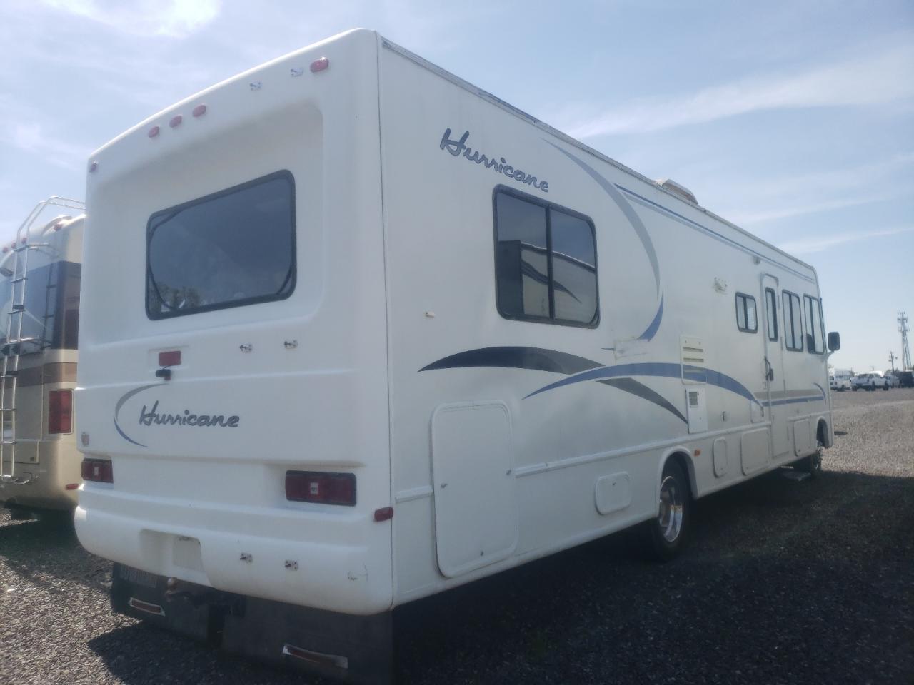 Photo 4 from auction – 2000 FORD MTRHOME with VIN 3FCMF53S4YJA02466